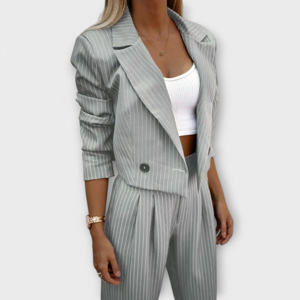 Narya - Elegante Conjunto a con Chaqueta y Pantalones
