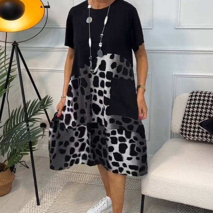 Hansine - Vestido Estampado de Cuello Redondo y Manga Corta